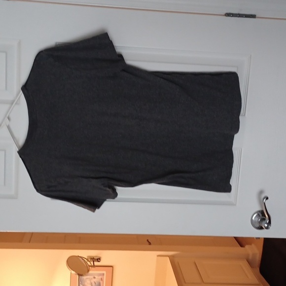 💙🌺Adidas Men's Gray T-Shirt - Picture 8 of 10